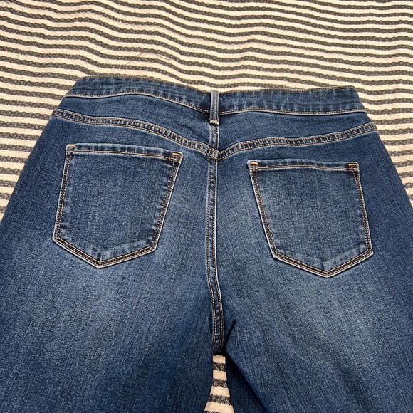 Old Navy Jeans- Mid Rise - Picture 3 of 6